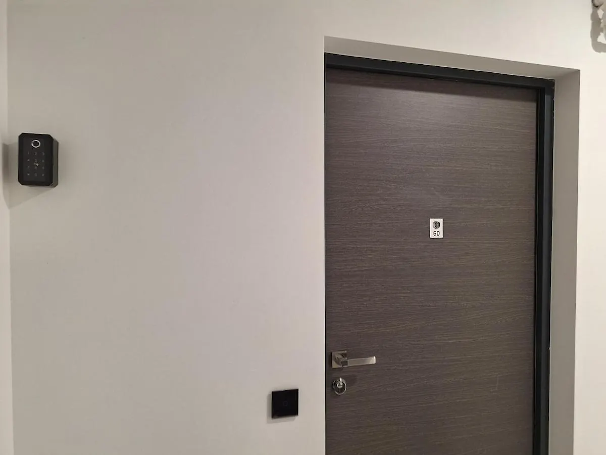 Charming One Bedroom Suite With Balcony & Parking Bukarest Apartment